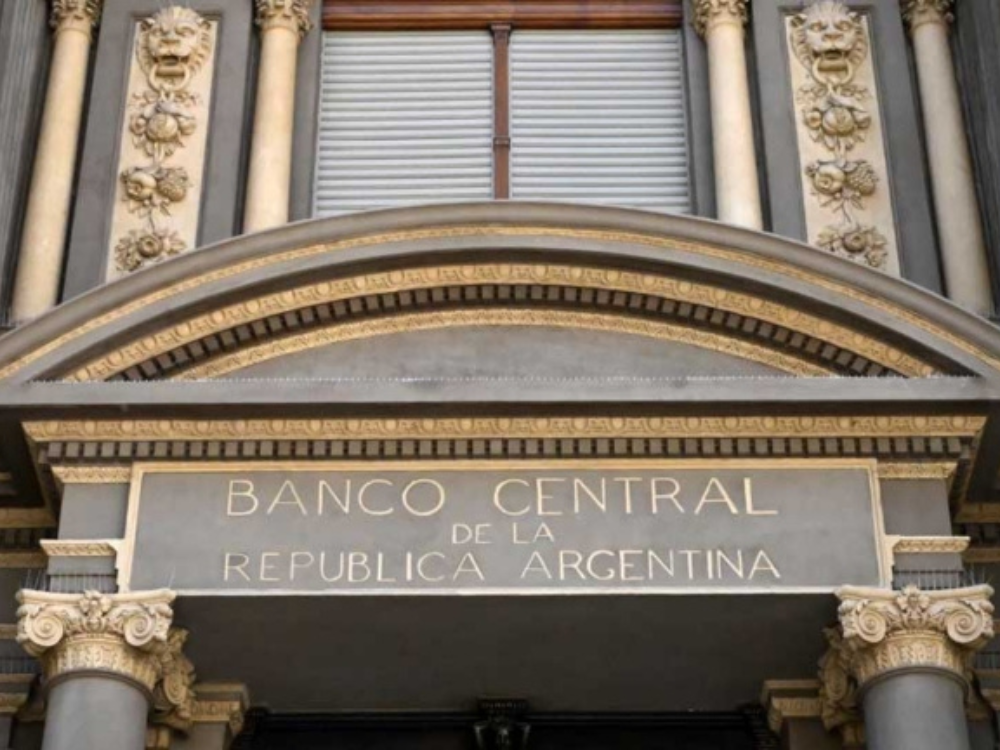 Argentina sovereign spreads widen election uncertainty financing concerns Latin America