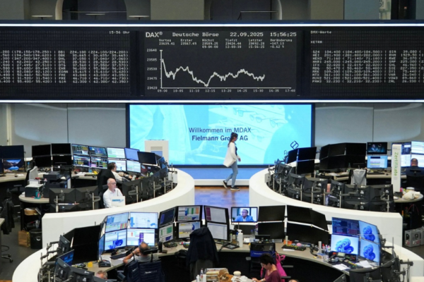 European stocks rise healthcare earnings offset tech weakness