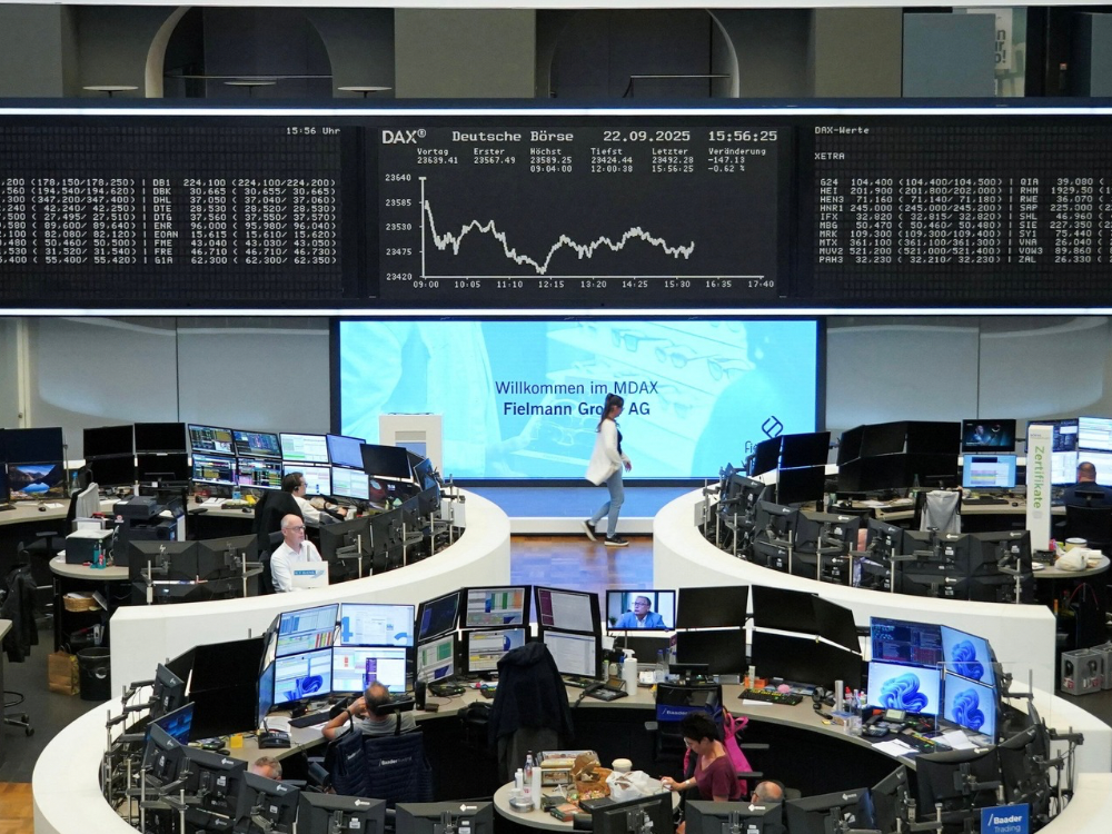 European stocks rise healthcare earnings offset tech weakness